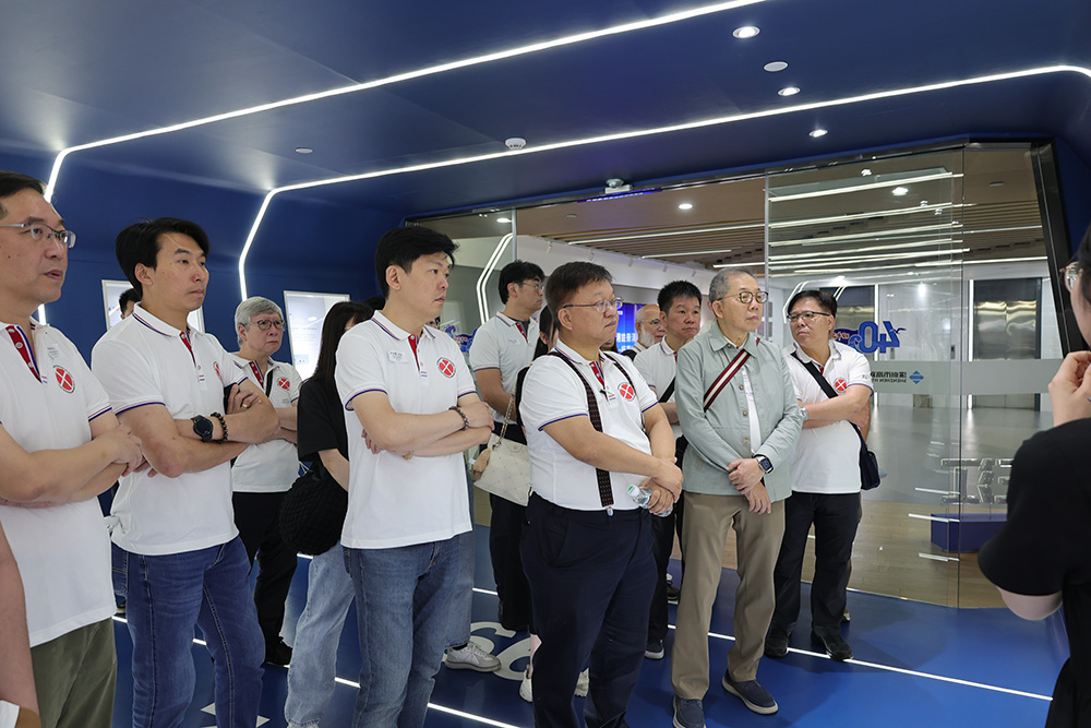 展廳參觀2.JPG 展廳參觀2.JPG